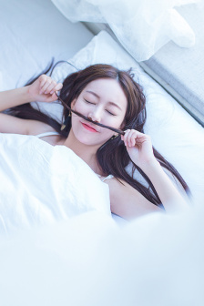 新婚妻子怀孕八个月
